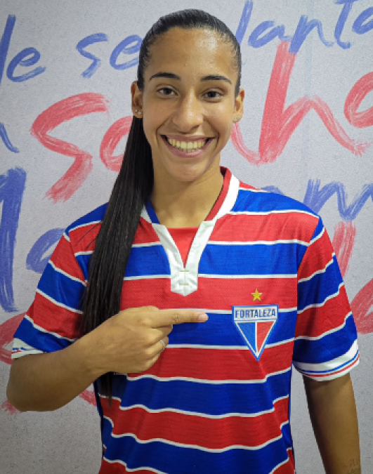 Victória Moura<h5>Defensive Midfielder / Midfielder</h5>